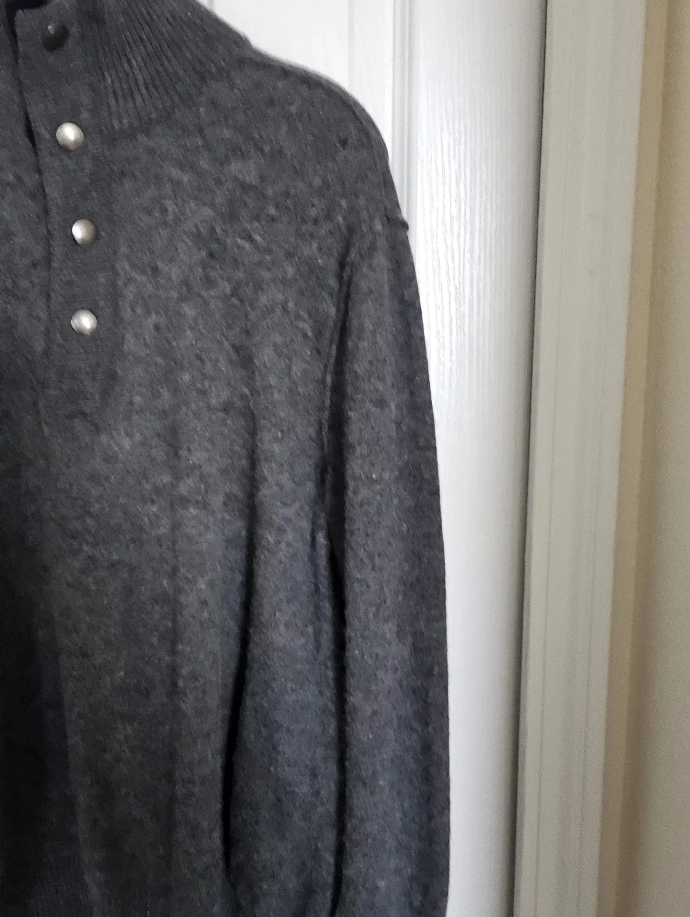 Banana Republic Italian Yarn Gray LMerino  Mock Neck Snap Button Sweater Men’s M